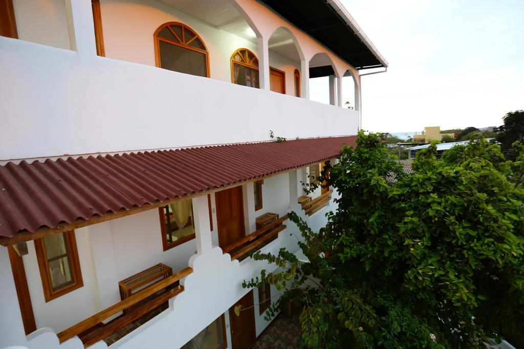 The Galapagos Pearl B&B ปูแอร์โตอาโยรา ภายนอก รูปภาพ